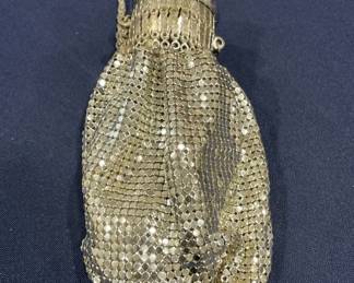 594 Lot 353h 1930s Whiting and Davis mesh evening purse silver
