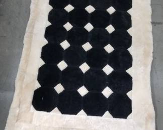 105 Lot 605 Cowhide throw rug