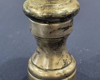 589 Lot 350h Silver French style pepper grinder