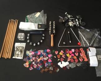 696 Lot 501h Percussion instruments music accessories