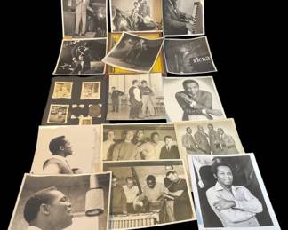 353 Lot 373h Lot of musicianentertainer Lou Rawls photos