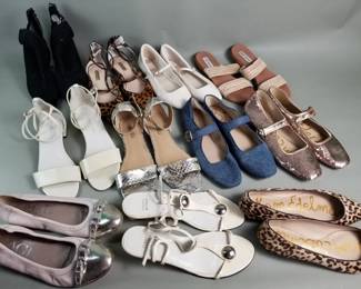 434 Lot 614 Group of women s shoes