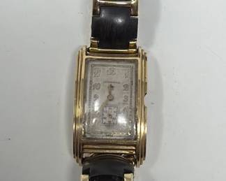 114 Lot 266 Vintage Longines tank style watch