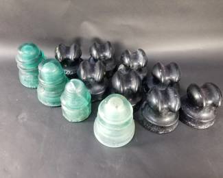 432 Lot 600 Group of vintage glass insulators