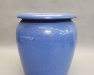451 Lot 104 Vontage blue pottery planter