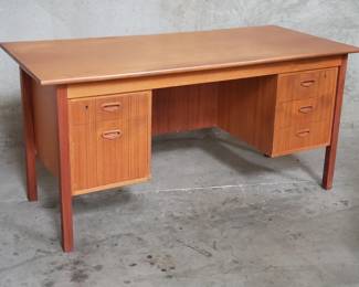 069 Lot 277 Midcentury modern walnut veneer desk