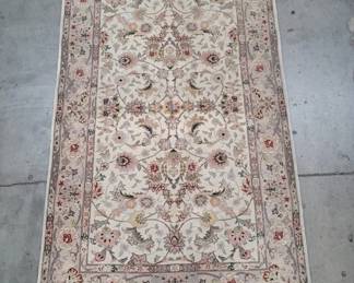 102 Lot 533 Vintage hand made rug