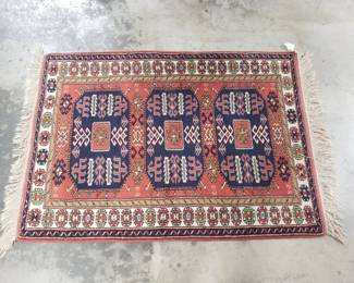 098 Lot 177 Vintage hand woven rug