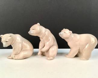 676 Lot 471 Trio of vintage Lladro porcelain bears