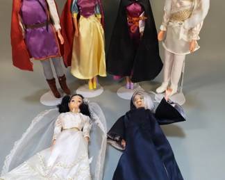 440 Lot 648 Group of Bikin Disney dolls