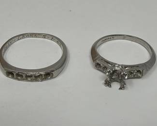 033 Lot 273 Pair of platinum rings