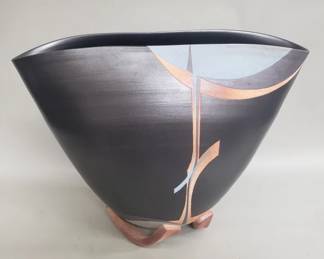 053 Lot 460 Hiroshi Miyamoto terracotta vessel