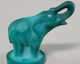 249 Lot 81 Turquoise slag art glass elephant figurine