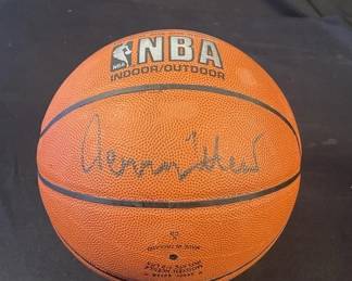 573 Lot 339h Lakers Jerry West signed basketball