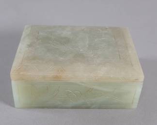 590 Lot 351 Vintage Asian carved jade trinket box