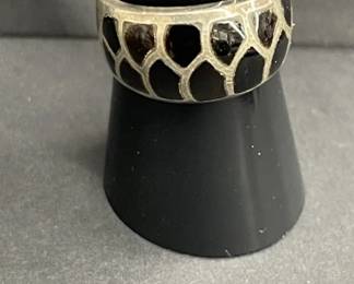 793 Lot 576h Vintage sterling silver and black onyx ring
