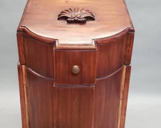 747 Lot 601 Vintage mahogany knife box