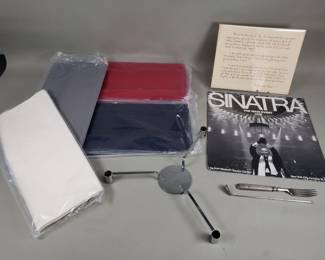 190 Lot 579 Box of miscellaneous director chair seat and