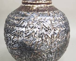 489 Lot 186 Signed vintage brutalist style pottery vase