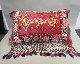 099 Lot 182 Vintage hand knotted wool rug pillow
