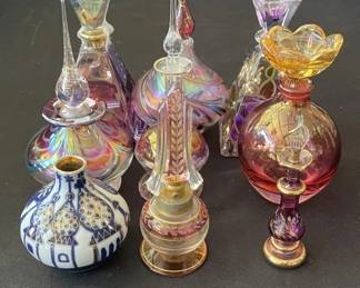 364 Lot 383h Large lot of glass perfume bottles