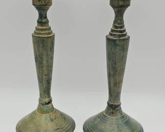 385 Lot 441h Pair of vintage patinated brass candlesticks