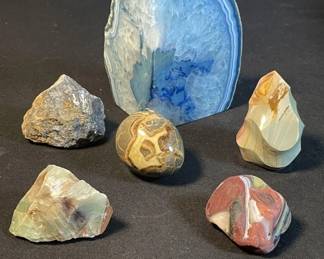 352 Lot 372h Lot of polished stones