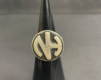783 Lot 475h Vintage sterling silver modernist monogram ring