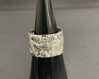 194 Lot 700h 999 fine silver Chinese dragon wide band