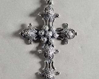 787 Lot 526 Sterling silver Victorian cross pendant