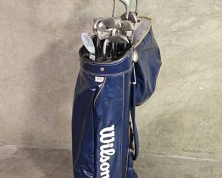 601 Lot 36 Vintage Wilson golf bag with clubs and rain cover