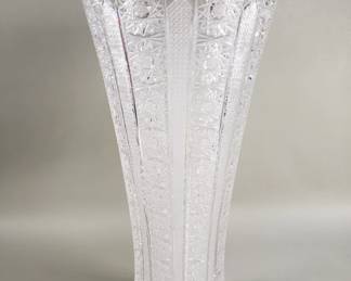 245 Lot 620 Vintage cut crystal vase