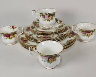 546 Lot 306h Vintage Royal Albert Old Country Rose 16pc