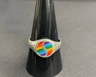 799 Lot 750h Sterling silver and rainbow enamel yin yang ring
