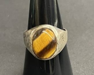 789 Lot 555h Vintage signed sterling silver Tiger eye ring