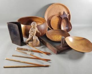 346 Lot 347 Group of vintage wood bowls figurine