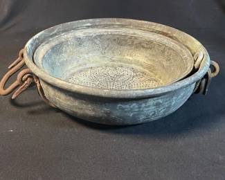 350 Lot 370h Lot of large vintage copper pan and strainer