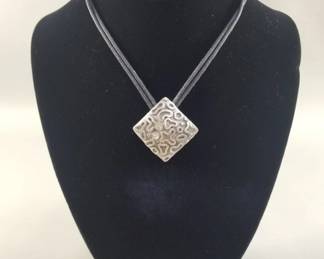 251 Lot 197 Sterling silver pendant with crystal or cord
