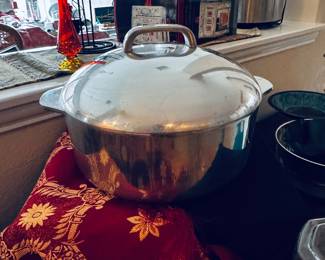 Brand new, discontinued Villaware pot (still has cardboard insert)!