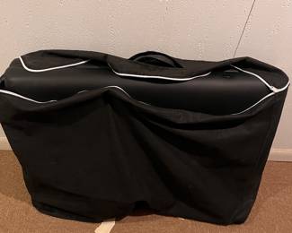 Folding massage table 