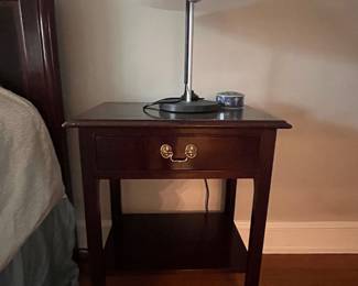 Pair Kindle nightstands