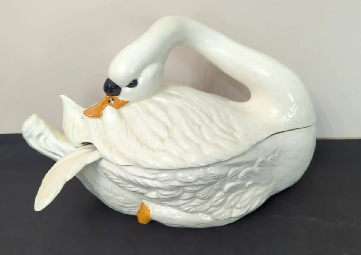 01 Swan Soup Tureen