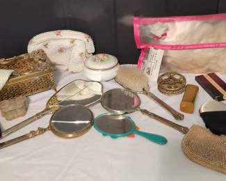 Vanity Decor And Vintage Makeup Compacts