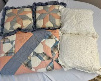 Queen Size Quilt with Throw Pillows