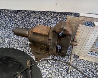Large heavy vise