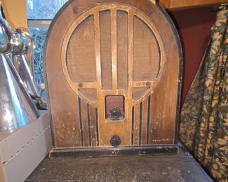 Philco Model 84 Cathedral Radio