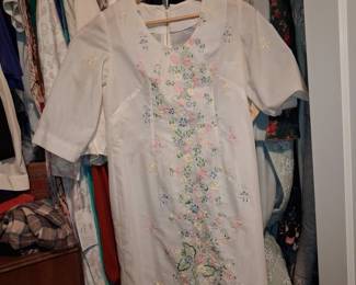 Vintage 1960s White Linen Floral Embroidered Sheath Dress