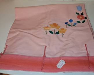 Vintage Floral Appliqué Table Runner