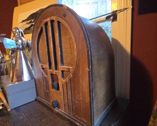 Philco Model 84 Cathedral Radio