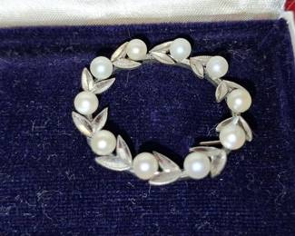 Matoba's Creations Pearl Wreath Brooch